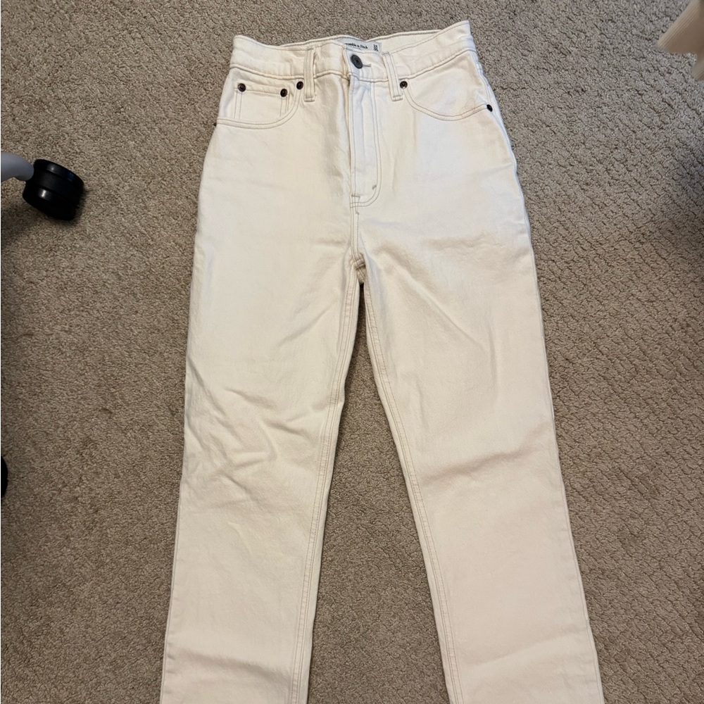 Abercrombie & Fitch 90's Straight Ultra High Rise Jeans in Cream color NWOT